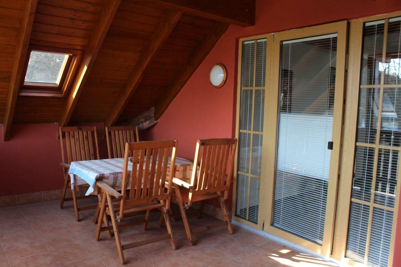 Apartman V Podskali Hluboká nad Vltavou Exterior foto